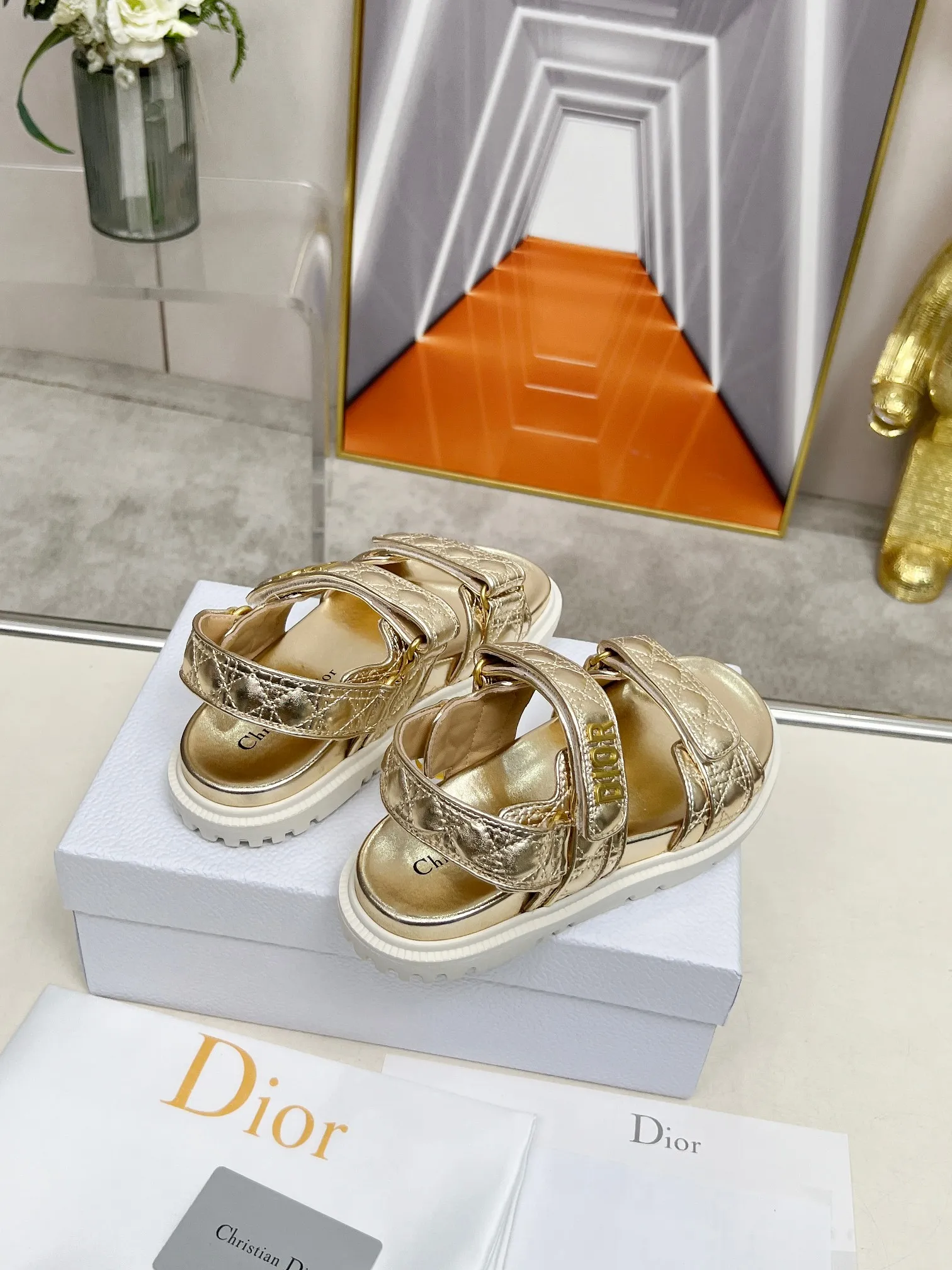👟👟Ex-factory price 500👟👟Dior👏👏new classic style. 🔥Purchasing-level qualityThe most popular thick-soled sandals in foreign counters. Upper➕Inside: original customized material, original mold opening of sole 1.1 (lightweight, code number 35-40 (41/42 can be customized)